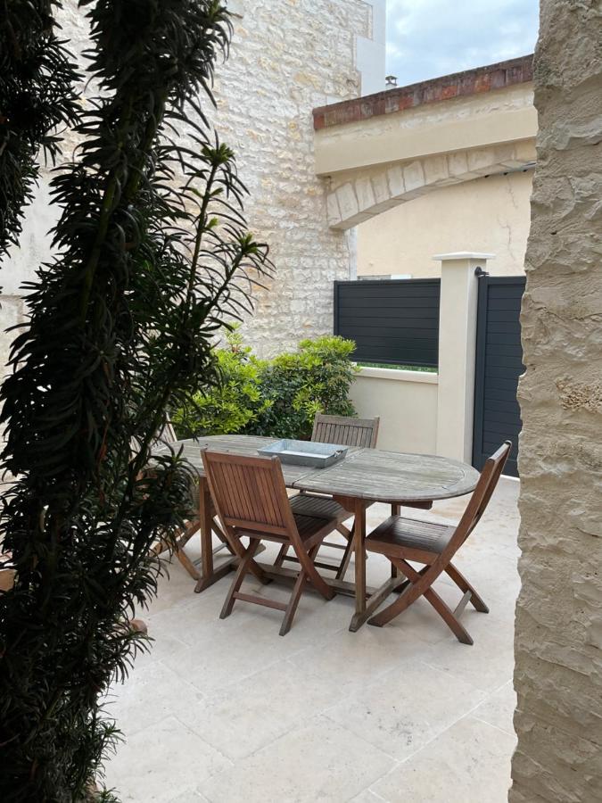 Villa Logis Du Faubourg Val-de-Mercy Exterior foto